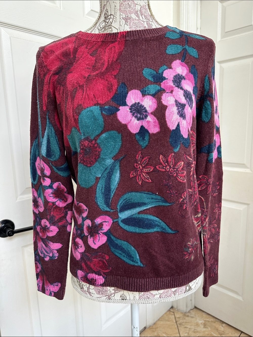 Talbots Blossom Blooms Floral Burgundy Crewneck Sweater - Women Size S/M